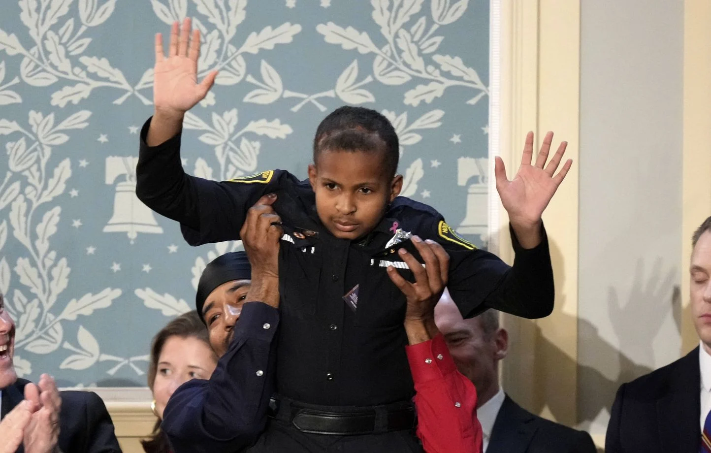 Donald Trump nomme un enfant de 13 ans, atteint d’un cancer du cerveau, agent des services secrets