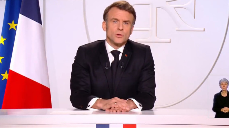 Après l'allocution "très sombre" de Macron, les Français anxieux