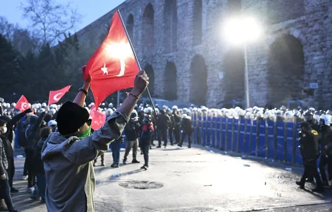 Manifestations en Turquie : Nombreuses arrestations, maire en prison… Ce que l’on sait sur la situation inflammable