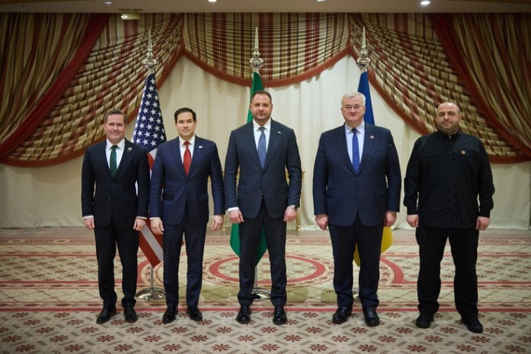 Kyiv accepte le principe d'une trêve avec la Russie, Washington restaure ses aides